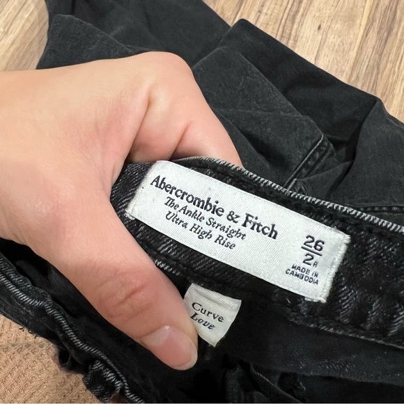 Abercrombie & Fitch Curve Love High Rise Ankle Straight Jean - Picture 4 of 7
